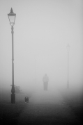 W cieniu mgły