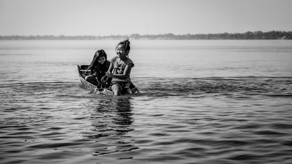 pak76 - Na falach Mekongu. Chcialem uspokoic, ze nikt sie nie utopil przy robieniu tego zdjecia. Zdjęcie 304438