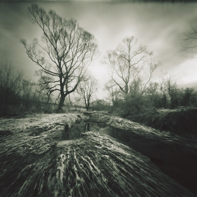 Nad strumieniem. fotografia otworkowa. Zdjęcie 338756