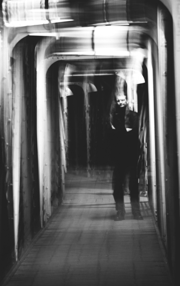 rubinar_1 - My?l sobie o mnie co chcesz.... Zanim przyjdziesz powiedzie? mi kim jestem\nZanim spr?bujesz zrobi? ze mnie kogo? innego\nPrzekrocz swe granice, odchyl si? od normy...\nhttps://www.youtube.com/watch?v=Koqboq1ywk0&list=RDKoqboq1ywk0&start_radio=1. Zdjęcie