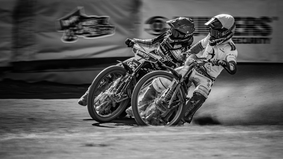 Łowca zakłada się na jaskółkę. . Zdjęcie 338348