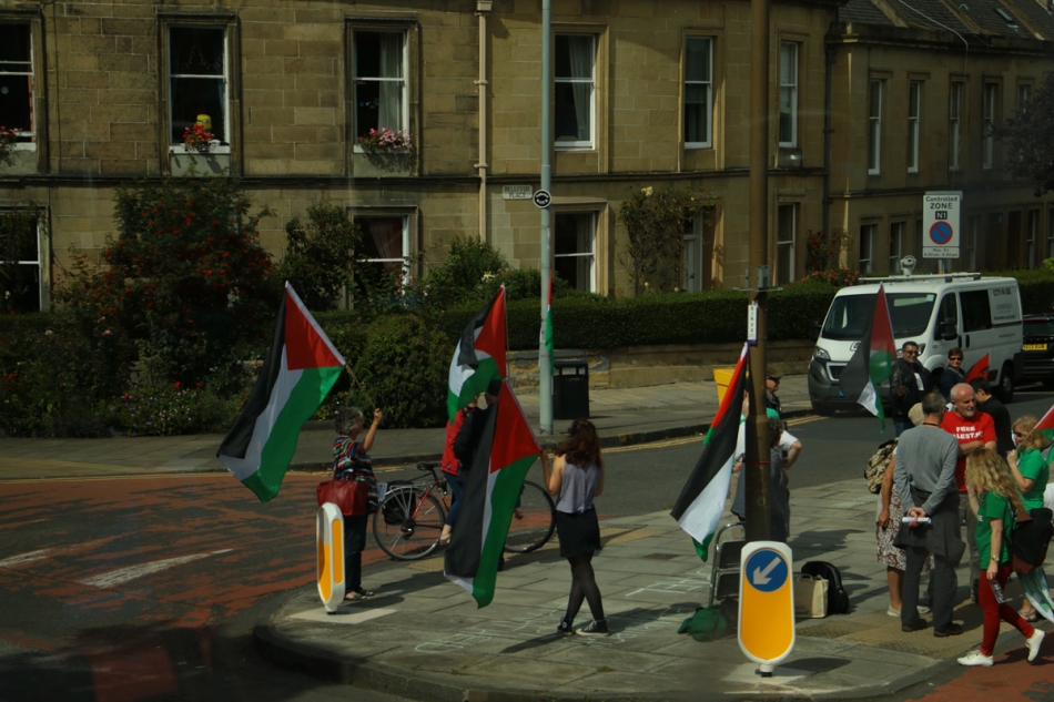 rubinar_1 - Nie ma za co zabijać, ani poświęcać życia .... Nie ma powodu dla chciwości, ani głodu Braterska wspólnota. Wyobraź sobie wszystkich ludzi dzielących ze sobą cały świat... https://www.youtube.com/watch?v=VOgFZfRVaww&list=RDVOgFZfRVaww&start_ra