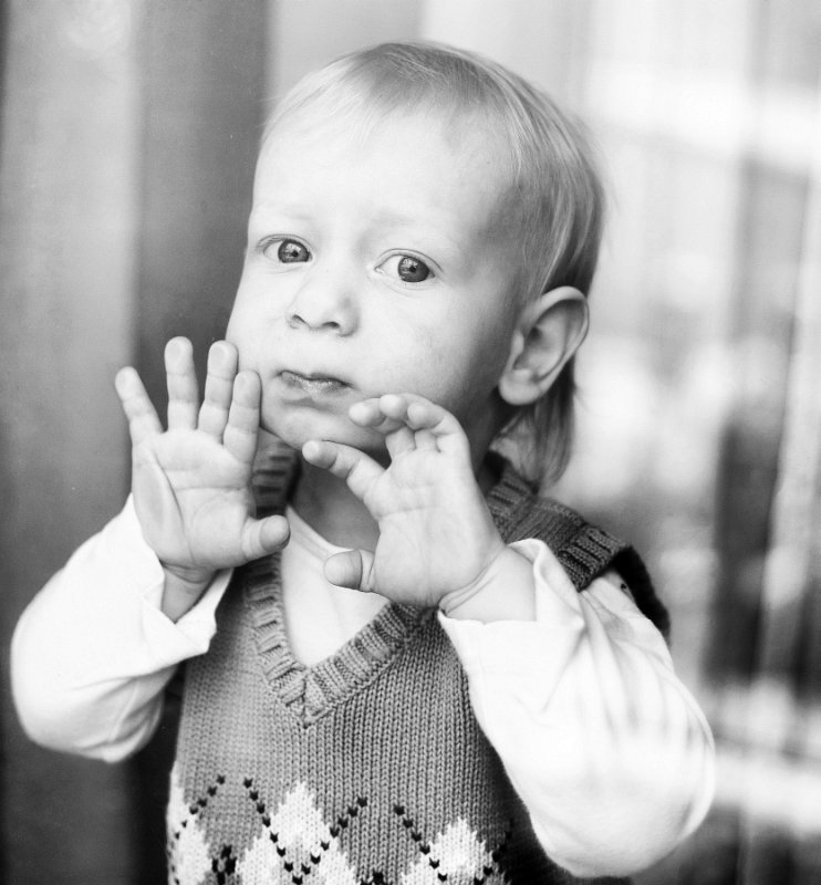 polanski - Przez Sz... 2. Kolejne zabawy z młodym przez szybe:)  Zdjęcie pomniejszone - prosimy oglądać na pełnym ekranie:). Zdjęcie 25448