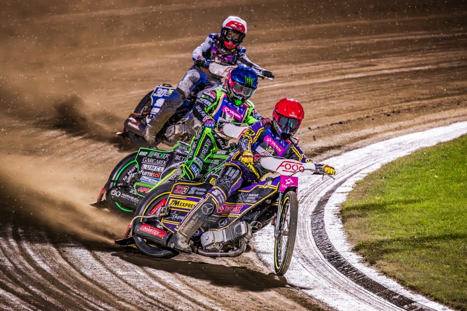 W deszczu też pojadą. . Zdjęcie 338329