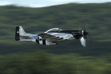 P-51 MUSTANG.