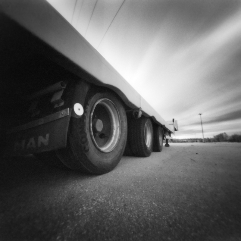 miljo77 - . Fotografia otworkowa (pinhole, camera obscura)  Czas naświetlania = 1 godzina  Skan z negatywu 6x6cm. Zdjęcie 286800