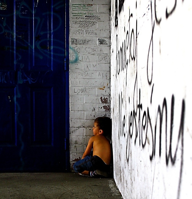 polanski - Pamiętaj.Nie jestesmy...sami. Zdjęcie tytułowe z okładki książki o uzależnieniach dzieci i młodzieży pod tytułem Chwila złudnej wolności. Zdjęcie 15822