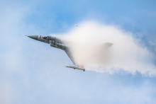 F-16 z kołderką