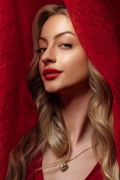 Lady in red 
