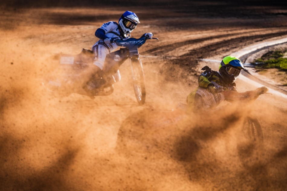 Otuleni złotem. Mam nadzieję, ze również w zakresie ferii. ;-). Zdjęcie 338344