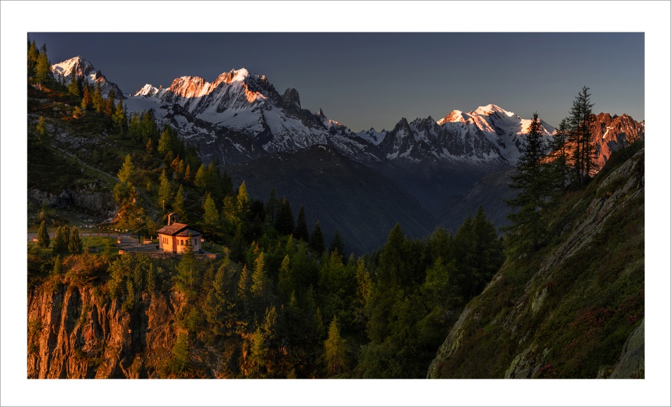 Aiguille Verte  Zielona igła i masyw Mont Blanc. . Zdjęcie 337123