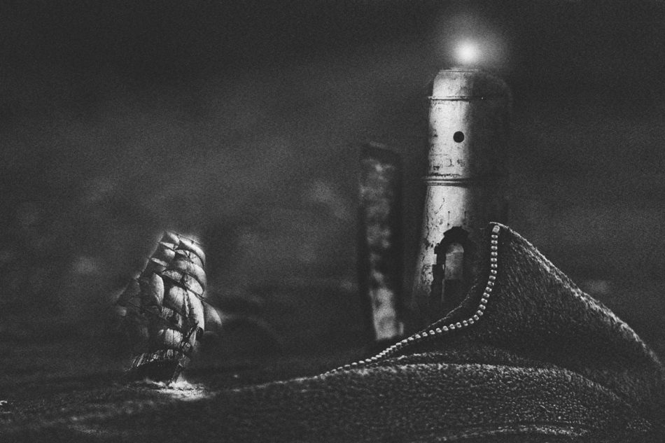 Nie ma Cię i nie było jest noc.... Pamiętam rozkoszny wiatr Masztem gnący sztorm daję Ci moją łzę Okręt mój płynie dalej gdzieś tam Serce choć popękane chce bić https://www.youtube.com/watch?v=8HfDwd1KcvM&list=RD8HfDwd1KcvM&start_radio=1. Z