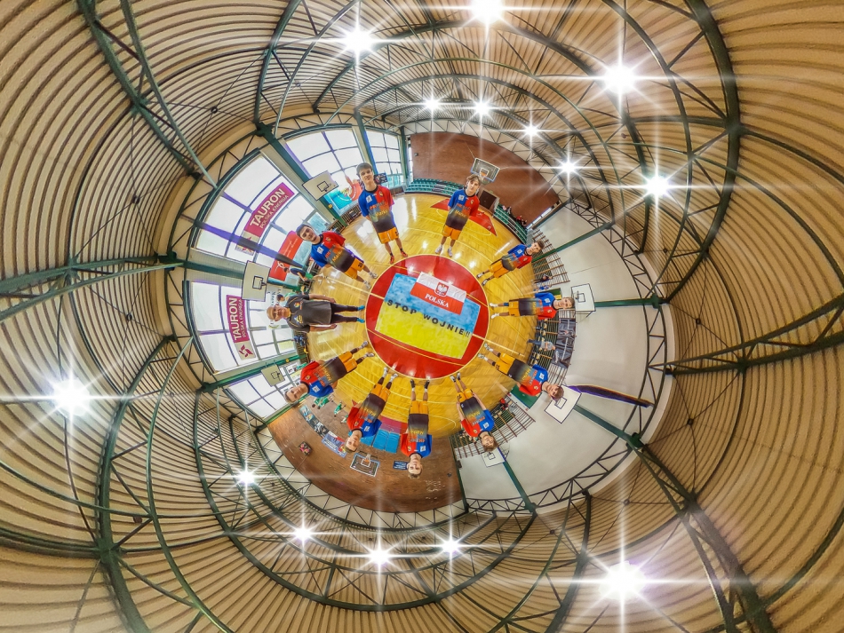 amigamedia - Bo wszyscy gramy w jednej drużynie.... MKS Wodzisław Śląski. RICOH THETA V; Przysłona: f/2,0; Czas ekspozycji: 1/30 s; ISO: 200; Ogniskowa: 1.3 mm. Zdjęcie 299697