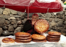 Zawstydzona.