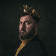 portret z girlandą wiel...