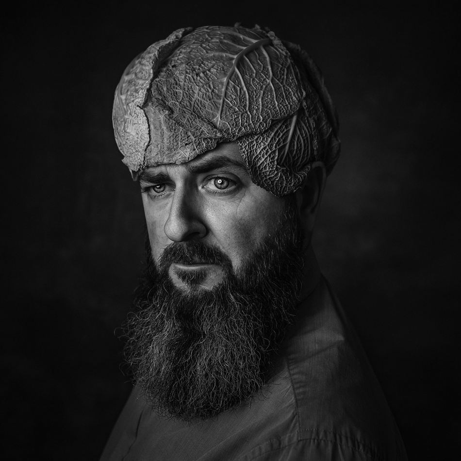 vonbitto - portret w kapuście. . Zdjęcie 331072