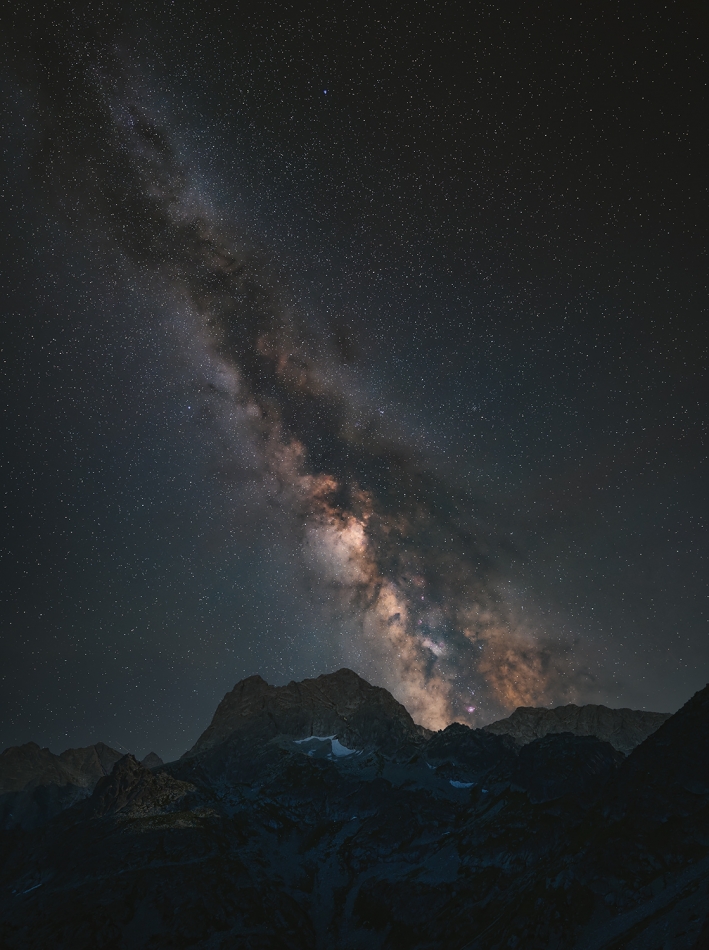 ferb72_ - Tatry. Mimo białych nocy  DM nad Tatrami.  22 klatki iso3200 18 sek. f.2,8  Z6II+Viltroź 16 1,8 Cubryna, Mnich, Mięguszowiecki i Rysy w tle.. Zdjęcie 333830