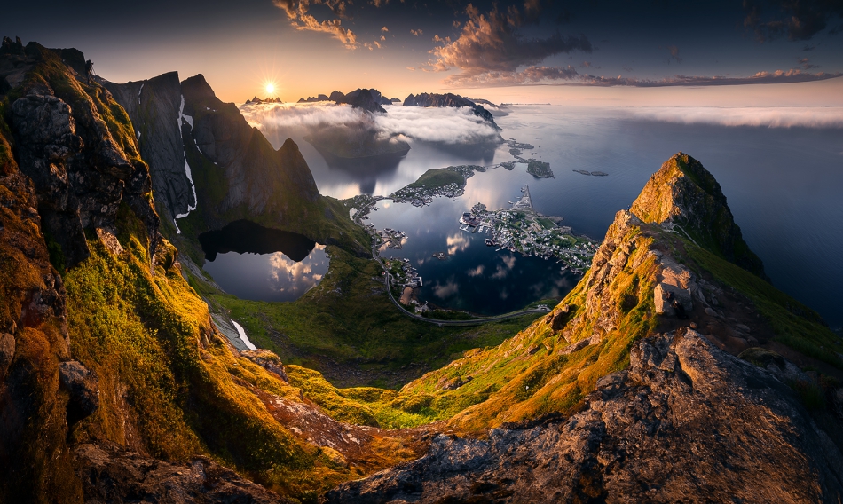 karol_nienartowicz - Reinebringen. Nocny widok z Reinebringen podczas midnight sun, Lofoty, Norwegia. Zdjęcie 316522