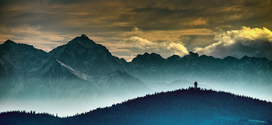 *. Wieża widokowa na Gorcu na tle Tatr Bielskich. Zdjęcie 336647