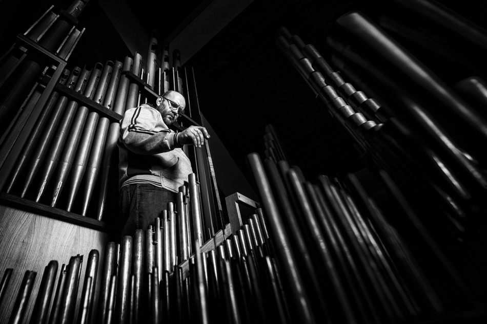 wildwhisper - Fantastyczny Stroiciel Dźwięku 3 . Tomasz Umiński - Strojenie organów w kościele w Andrespolu . Zdjęcie 313562