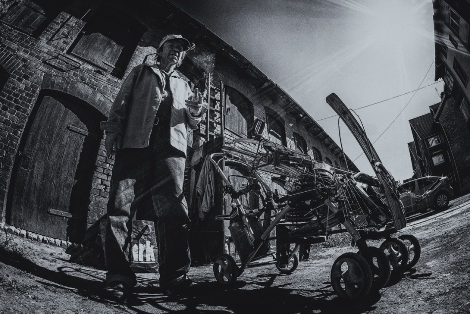 marhaba - Robota. Wojciech, niegdyś robił w PKP, stracił zdrowie, dziś sprzedaje złom.... Zdjęcie 196904