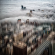 Chmura pożera miasto . 
