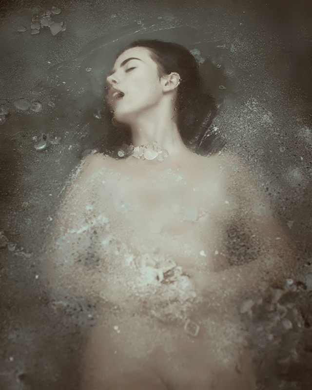 ariabaro - forgotten II.. When a person is forgotten, he or she turns into another layer and the layer becomes a part of the environment. . Zdjęcie 115057