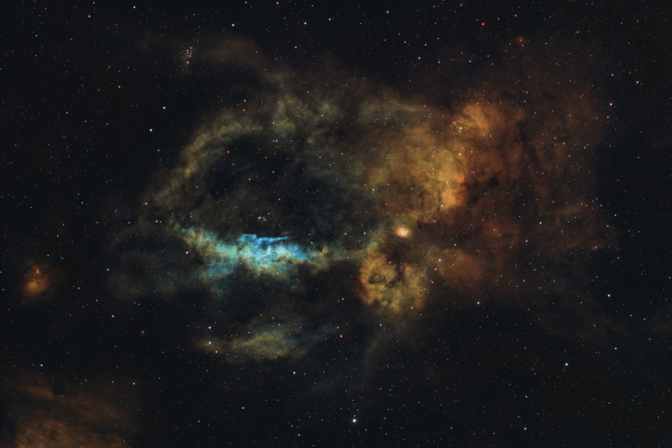 therion - Szczypce Homara. Sh2-157 to emisyjna mgławica w gwiazdozbiorze Kasjopei na pograniczu z gwiazdozbiorem Cefeusza w odległości ok 8000 lat świetlnych. 65x300s. Zdjęcie 338106