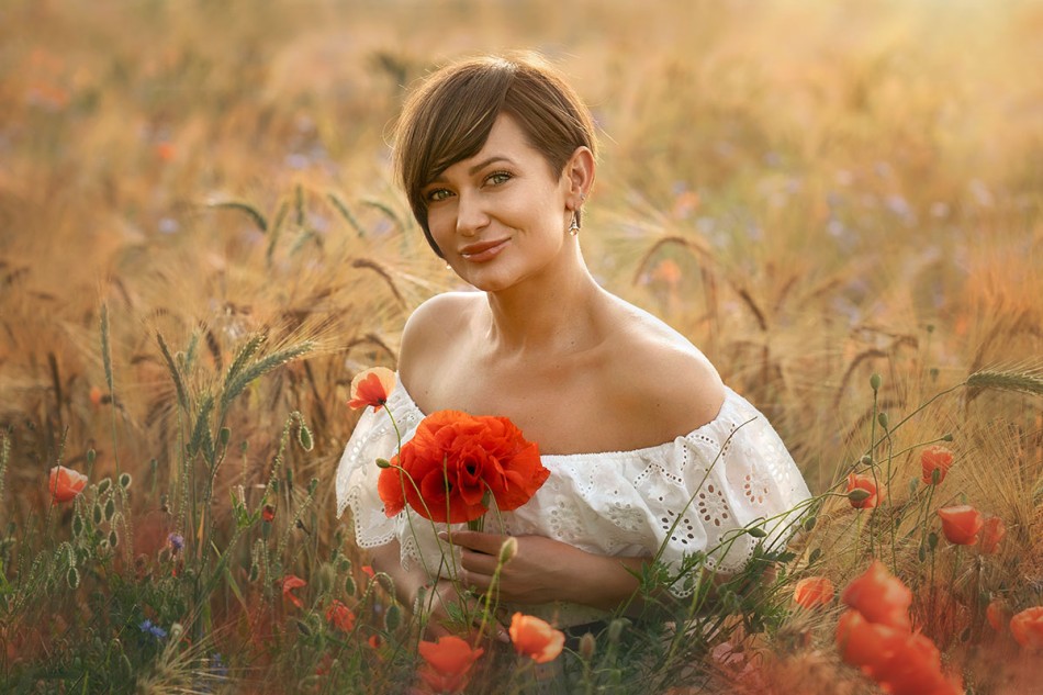 Dziewczyna z makami. . Zdjęcie 340326