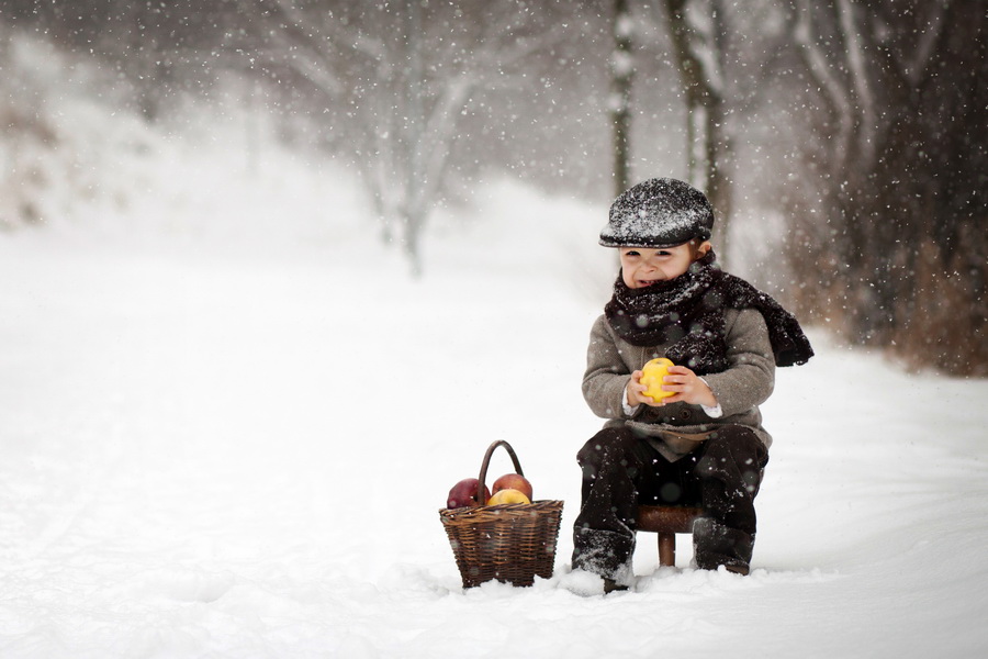 tatyanatomsickova - Little apple seller. . Zdjęcie 84971