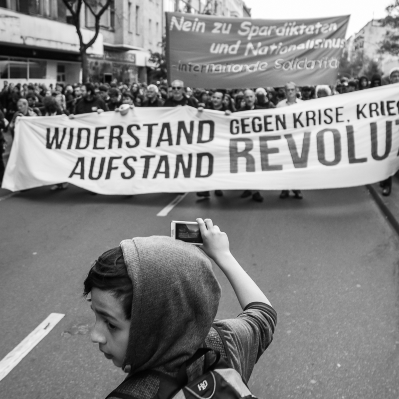 prochaina - . Młody wideoreporter na 1-majowej manifestacji w Berlinie.. Zdjęcie 119676