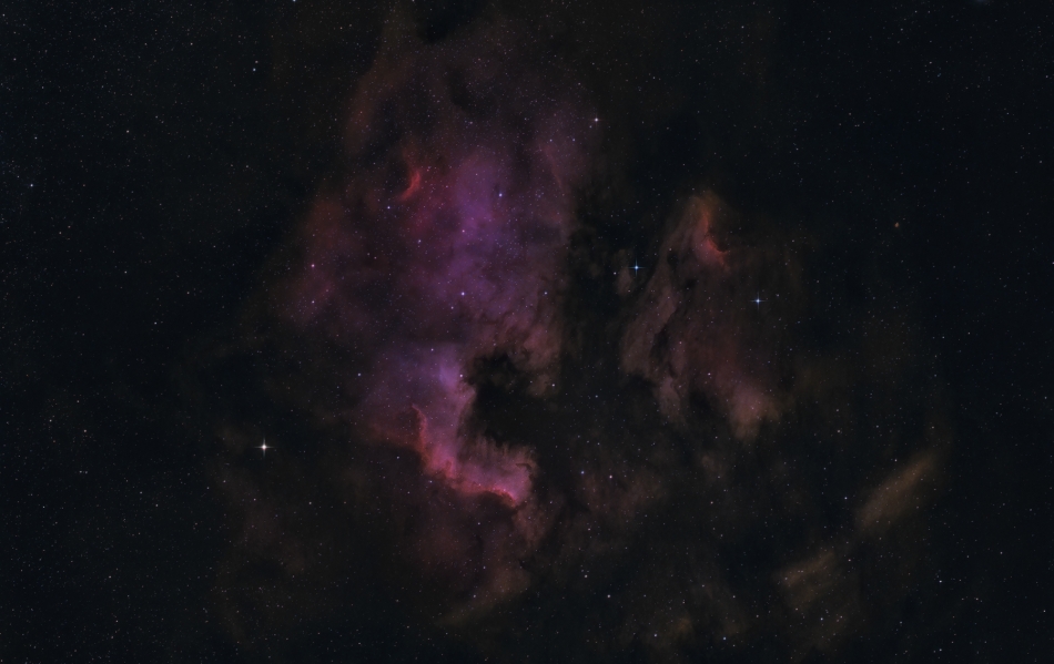 therion - Ameryka Północna.  Gazowo-pyłowa mgławica NGC 7000, w towarzystwie Pelikana (IC 5070) w gwiazdozbiorze Łabędzia. Odległość od Ziemi to ok. 1500-2000 lat świetlnych.  Białe noce nie rozpieszczają , ale coś tam coś tam... 40x300s. Zdjęcie 333