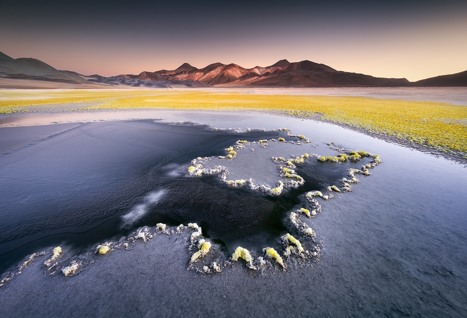 Salar de Gorbea III. Wysokogórski salar siarkowy w Andach. Chile, 06 2025 . Zdjęcie 333997