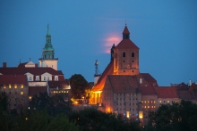 Dwie wieże, spichrze i ...