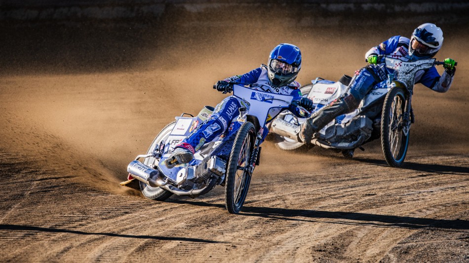 Janek patrzy tylko w jednym kierunku. . Zdjęcie 338335