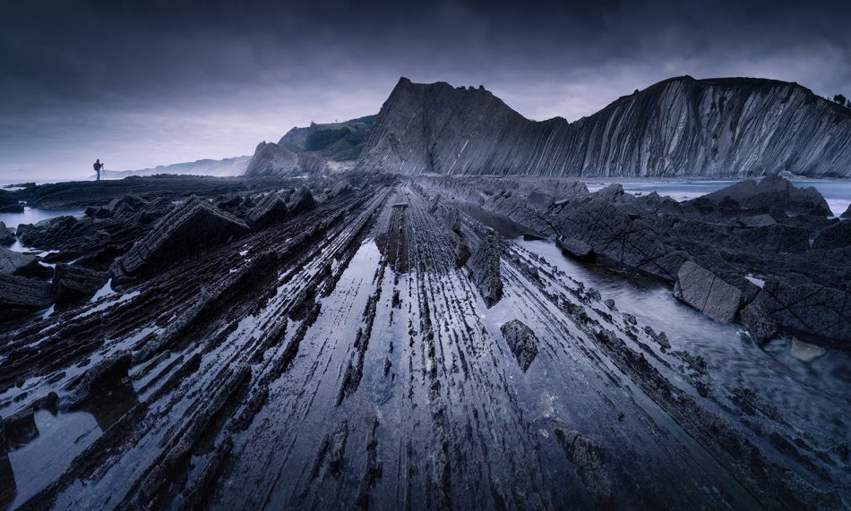 karol_nienartowicz - Flysch. Klify fliszowe podcinające wybrzeże w Kraju Basków, Hiszpania, 2023. Zdjęcie 311963