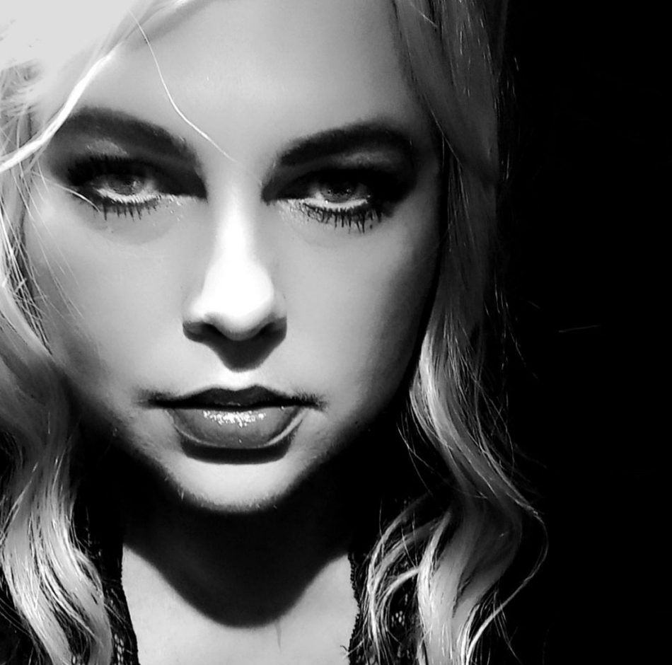 nowikowa - Autoportret. . Zdjęcie 336467