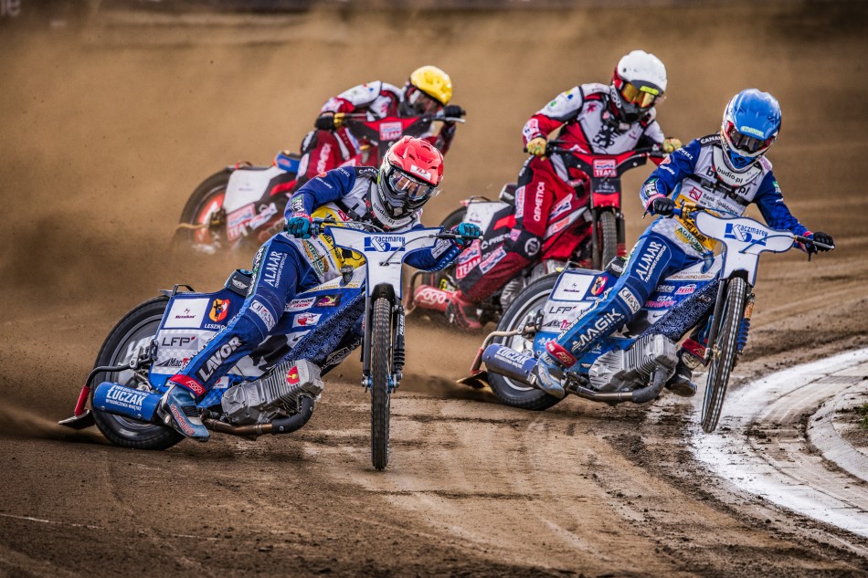 Czterech się zmieściło. . Zdjęcie 338355