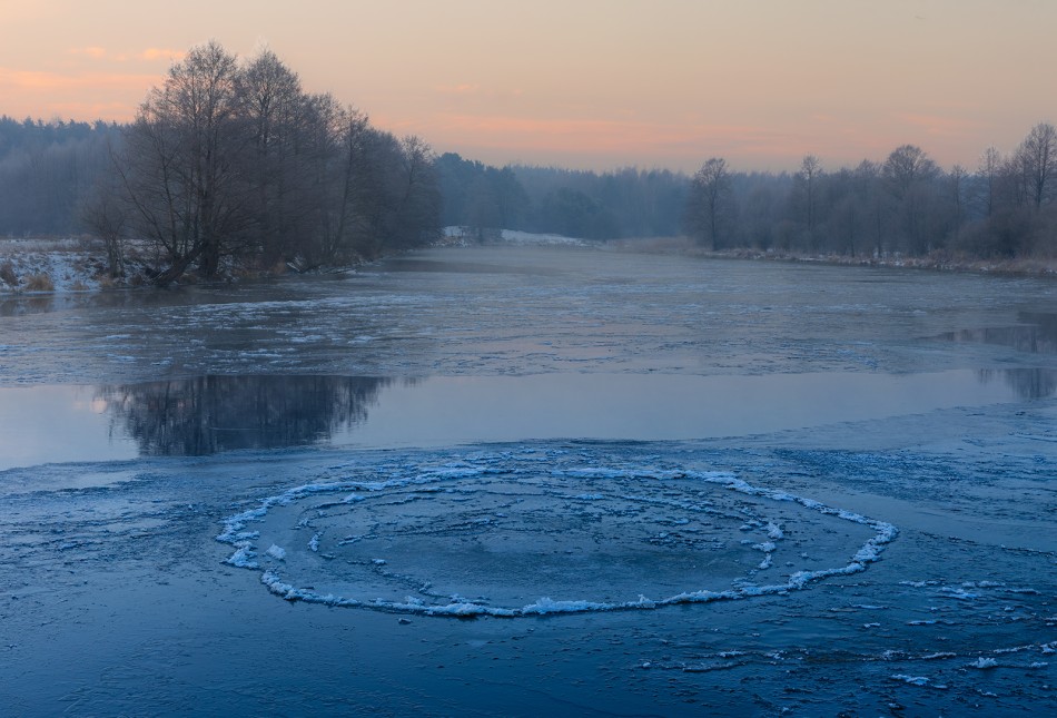 Zimowa Pilica. Zamarzająca Pilica-rzadki widok. Poprzednio chyba kilkanaście lat temu.. Zdjęcie 338235