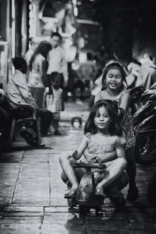 pak76 - Chodnik. Zwykly kawalek chodnika, a daje tyle radosci!  Ujecie #2 do znalezienia w prywatnej galerii: http://fotoferia.pl/photo/94706. Zdjęcie 94394