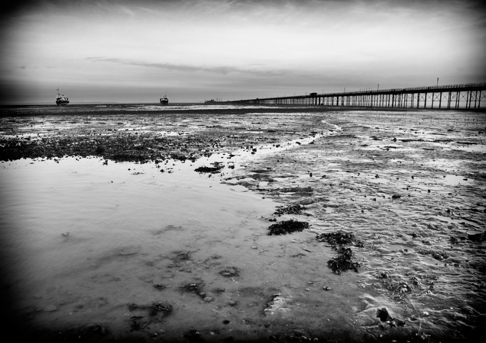  - Southend-on-sea. Miasto jest dobrze znane z jego licznych atrakcji. Między innymi jest tutaj najdłuższe (2158 m[1]) aktualnie molo na świecie, po którym jeździ kolejka z silnikiem diesla, która zastąpiła działającą od 1890 roku[2] kolejkę ele
