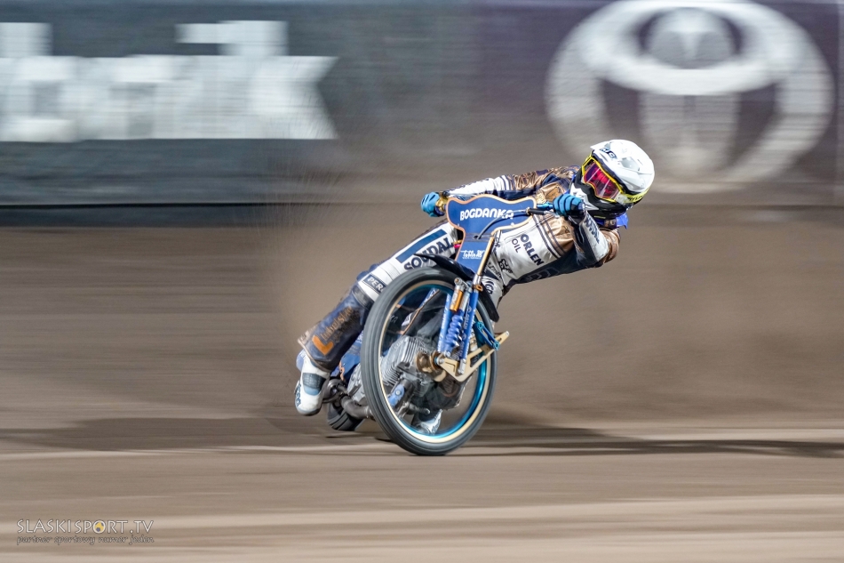 amigamedia - Piękno żużla. INNPRO ROW Rybnik - ORLEN OIL Motor Lublin (32-58) Sony ILCE-1+Sony SEL200600G FE 200-600mm f/5.6-6.3 G OSS. Przysłona F/6,3-Czas ekspozycji-1/80 s-ISO-800-Ogniskowa: 600 mm. slaskisport.tv Innpro ROW Rybnik. Zdjęcie 333855