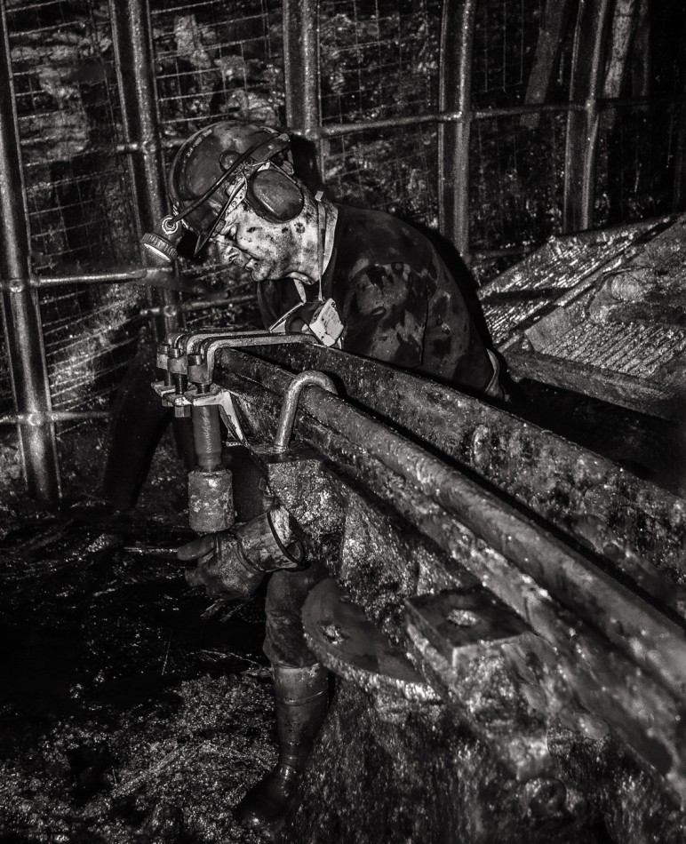 Przygotowanie zamka , pod zabudowę nogi . Życie pod ziemią . Zdjęcie 338660