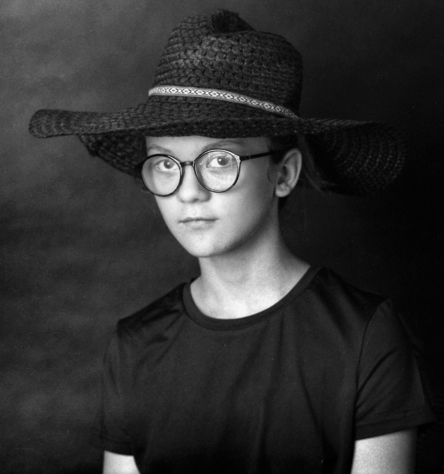 bakulok - Sara. Pentacon six TL, Sonnar 2,8/180, Fomapan 100,Tetenal Ultrafin T-Plus, przysłona F 5,6, Lampy w atelier  . Zdjęcie 306570