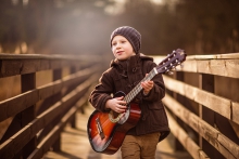 chłopak z gitarą ...