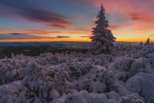 The Cold Earth Slept Be...