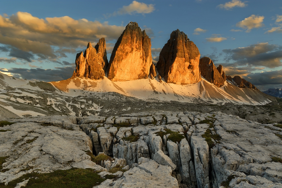 ostry - Trzy szczyty. Cima Piccola - 2857 m n.p.m. Cima Grande - 3003 m n.p.m. Cima Ovest - 2973 m n.p.m.. Zdjęcie 123984