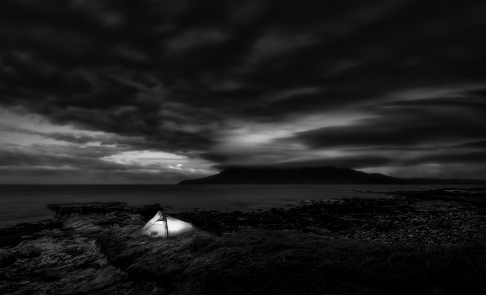 therion - A Night to Remember. Biwak na wyspie Eigg. Wyspa w tle to Rum.   . Zdjęcie 310666