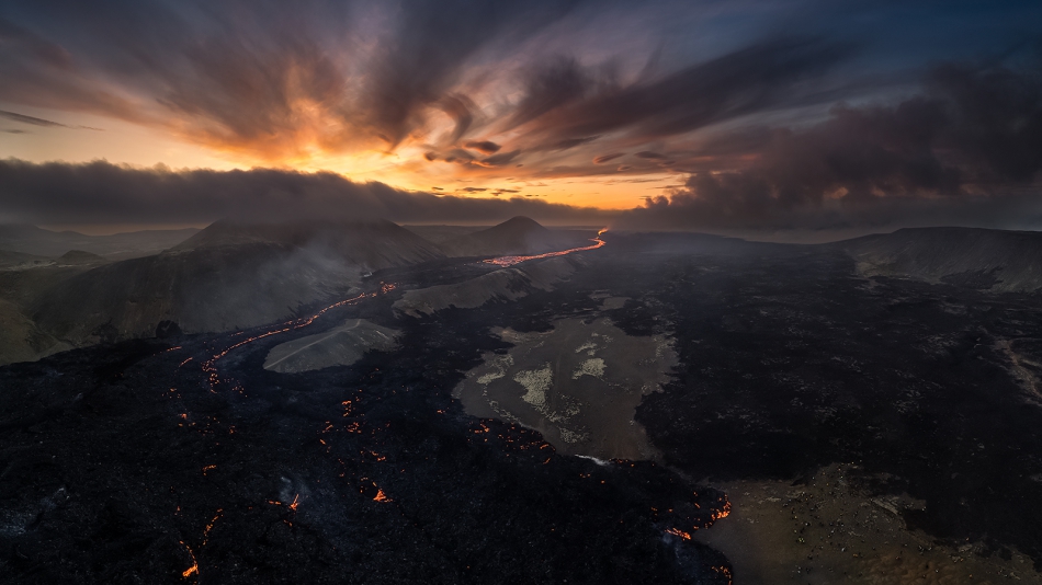 mwillman - LITLI HRÚTUR. Panorama z DJI Air 2S . 9 poziomych klatek . Piękne okoliczności przyrody były ;)   https://www.youtube.com/watch?v=DTWsZDrOxOY  Takie cuda też miały miejsce jak w linku powyżej . Islandia 08.2023. Zdjęcie 317819