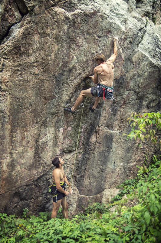teddy - Wałek i przepuklina.. Kolega Wałek patentuje drogę o wdzięcznej nazwie Przepuklina prawostronna. Czy tu kolory grają lepiej?. Zdjęcie 125858